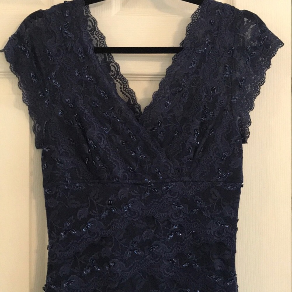 Cachè navy blue v neck beaded lace dress